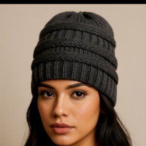 Gray Chunky Knit Messy Bun Beanie Ponytail Hat Ribbed Winter Stretch NWT